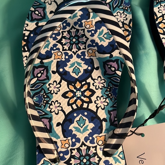 Vera Bradley flip flops - Picture 3 of 3